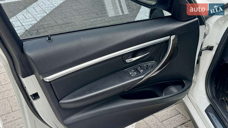 Седан BMW 3 Series 2016 в Киеве
