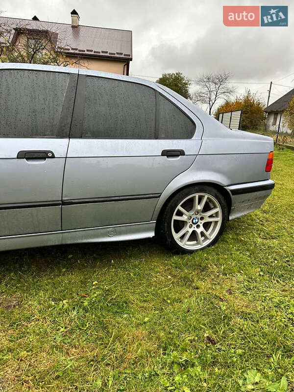 Седан BMW 3 Series 1994 в Львове