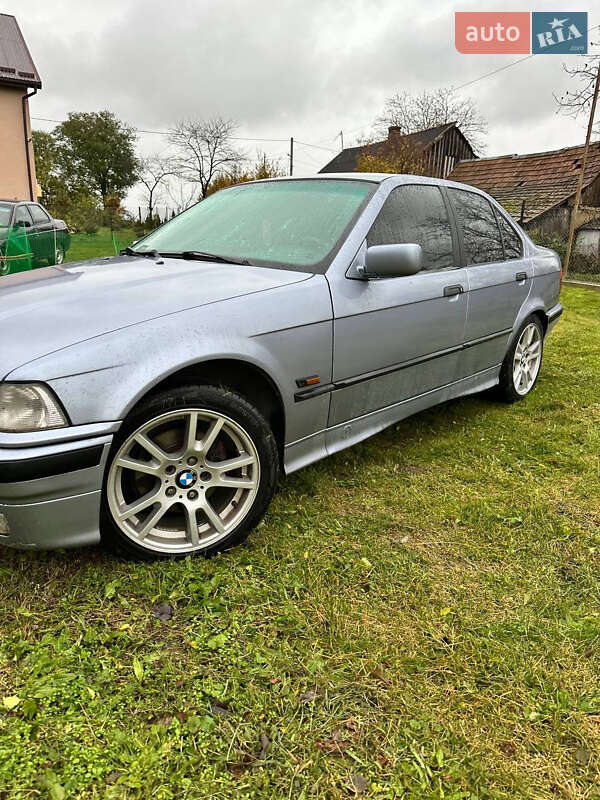 Седан BMW 3 Series 1994 в Львове