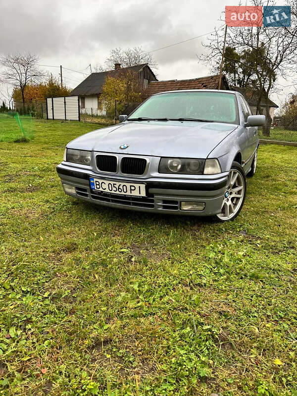 Седан BMW 3 Series 1994 в Львове