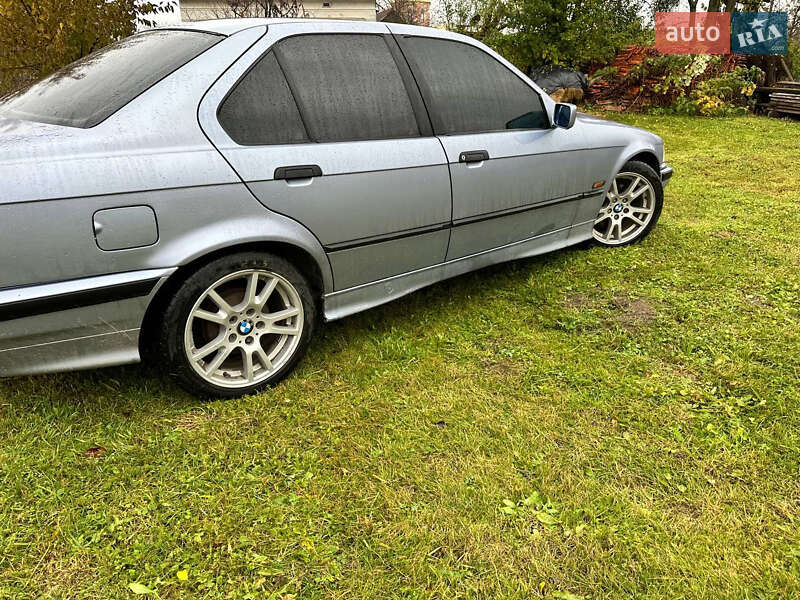 Седан BMW 3 Series 1994 в Львове