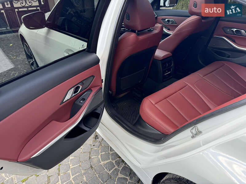 Седан BMW 3 Series 2023 в Львові
