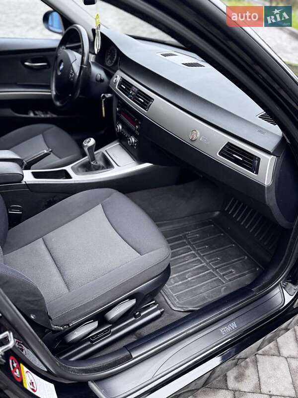 Седан BMW 3 Series 2007 в Новояворовске