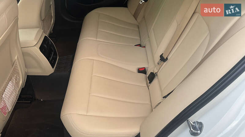 Седан BMW 3 Series 2019 в Черноморске