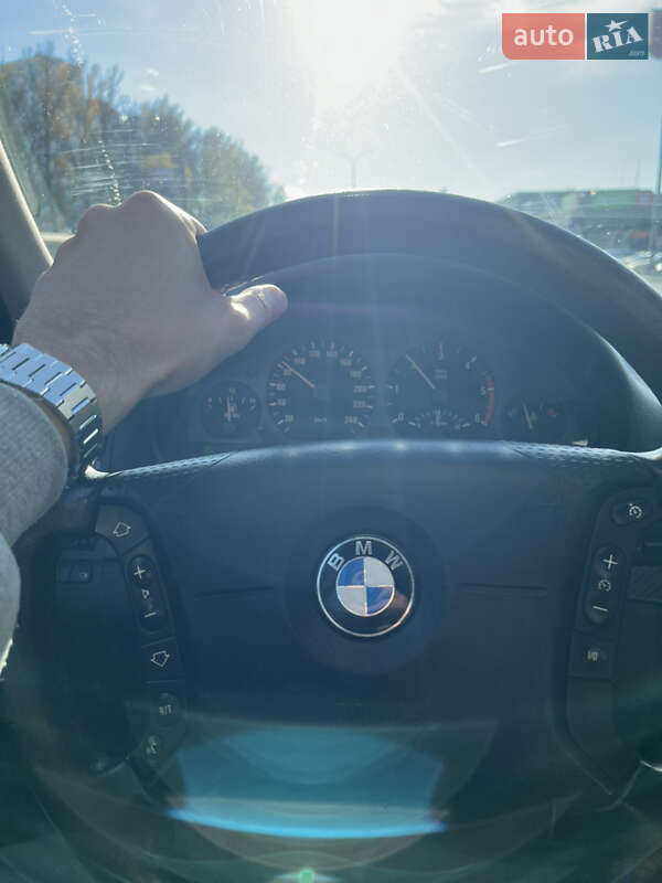 Седан BMW 3 Series 2002 в Киеве