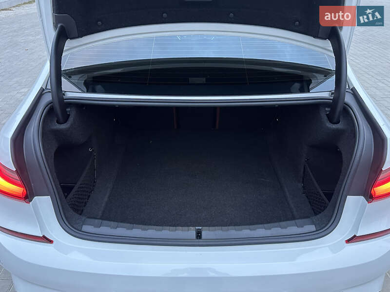 Седан BMW 3 Series 2022 в Виннице