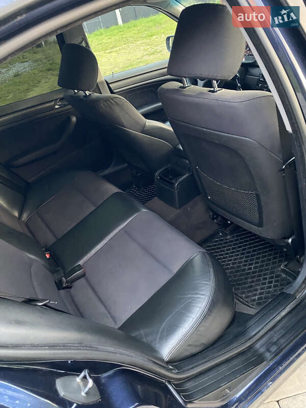 Седан BMW 3 Series 2004 в Ровно