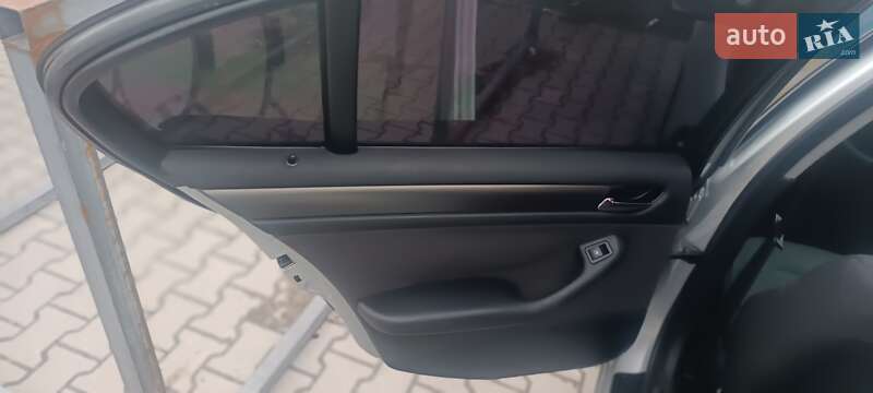 Седан BMW 3 Series 2004 в Киеве