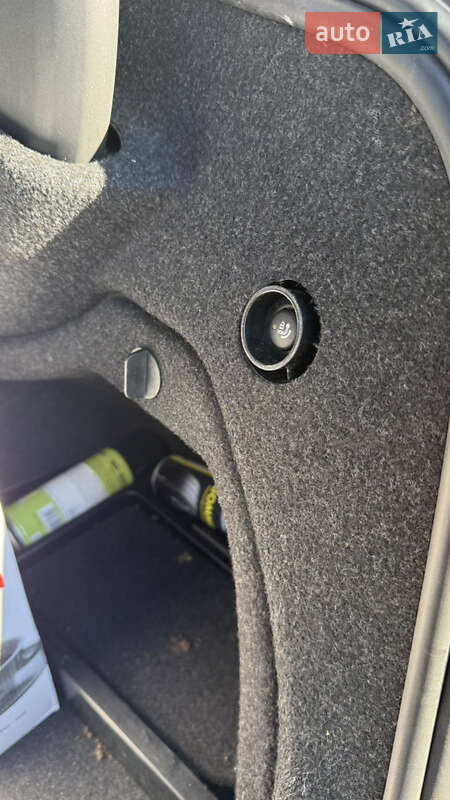 Седан BMW 3 Series 2013 в Сваляве