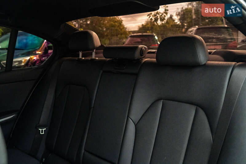 Седан BMW 3 Series 2019 в Черновцах