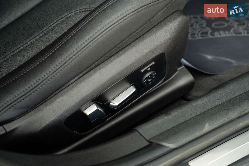 Седан BMW 3 Series 2019 в Черновцах