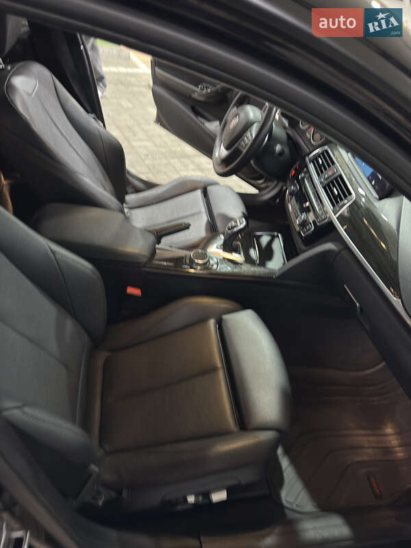 Седан BMW 3 Series 2016 в Киеве