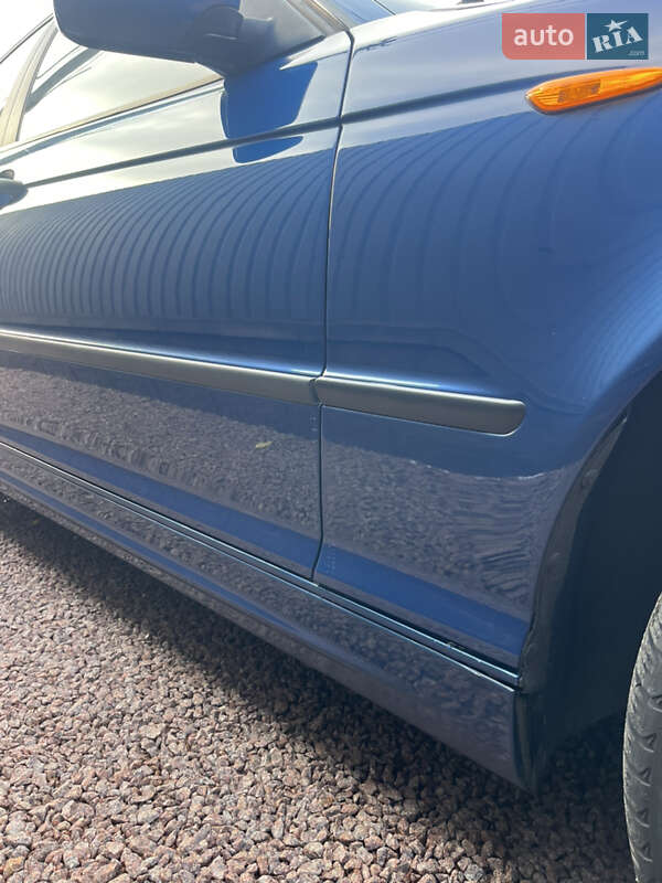 Седан BMW 3 Series 2002 в Києві