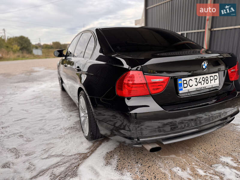 Седан BMW 3 Series 2010 в Львове