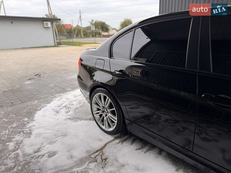 Седан BMW 3 Series 2010 в Львове