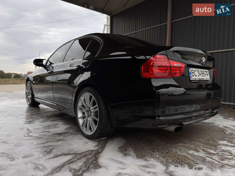 Седан BMW 3 Series 2010 в Львове