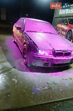 Седан BMW 3 Series 1992 в Богородчанах