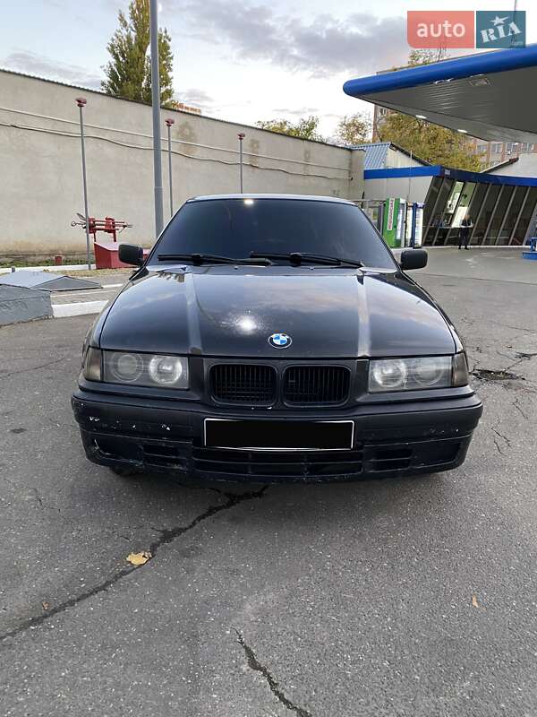 Седан BMW 3 Series 1992 в Одессе фото Седан BMW 3 Series 1992 в Одессе