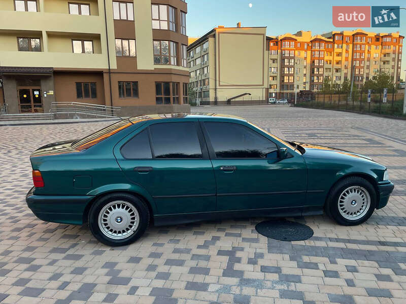Седан BMW 3 Series 1993 в Измаиле