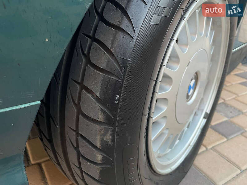Седан BMW 3 Series 1993 в Измаиле