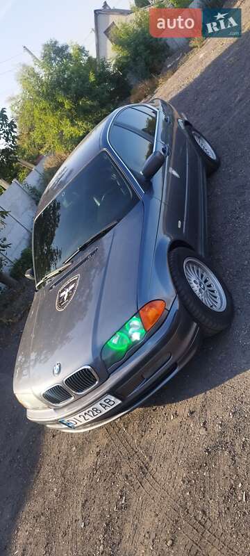 Седан BMW 3 Series 2000 в Синельниково