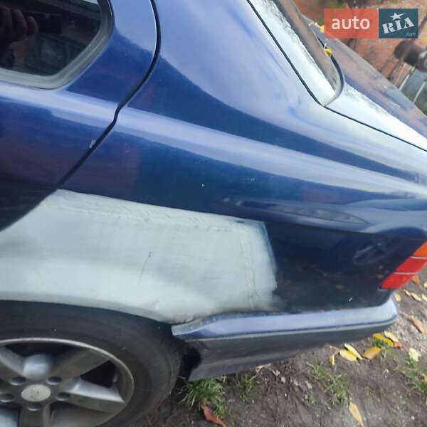 Седан BMW 3 Series 1995 в Умани