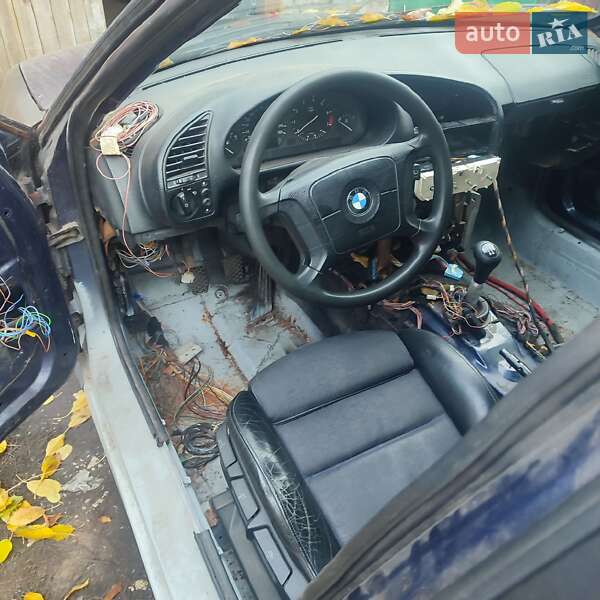 Седан BMW 3 Series 1995 в Умани