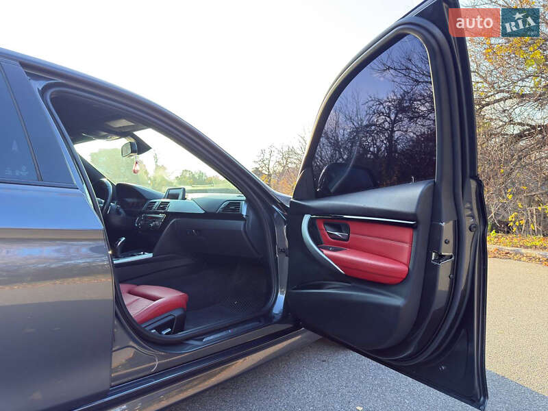 Седан BMW 3 Series 2016 в Чернигове