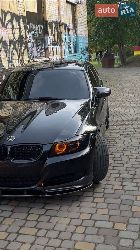 Седан BMW 3 Series 2010 в Луцке