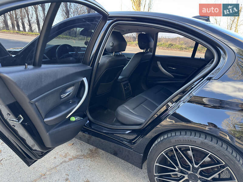 Седан BMW 3 Series 2012 в Умани