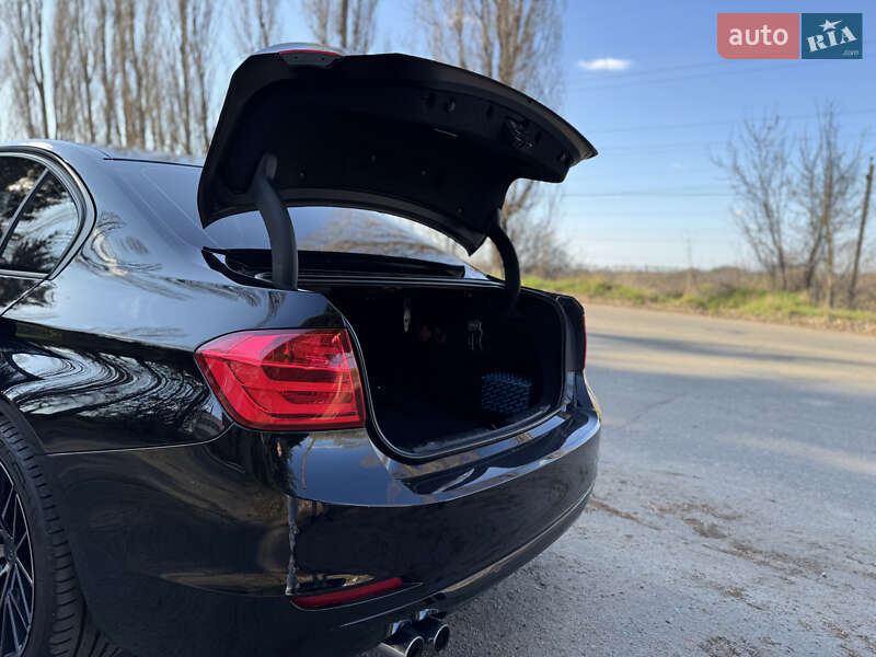 Седан BMW 3 Series 2012 в Умани