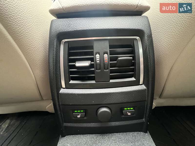 Седан BMW 3 Series 2016 в Києві