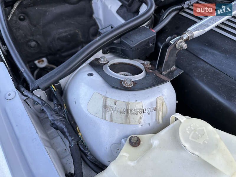 Седан BMW 3 Series 2000 в Жовкве