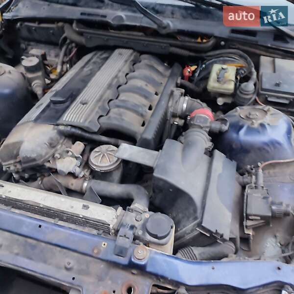 Седан BMW 3 Series 1995 в Умани