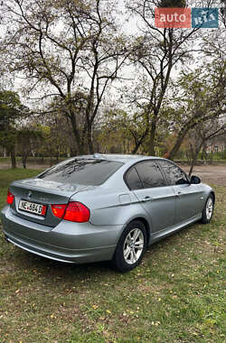 Седан BMW 3 Series 2011 в Чугуеве