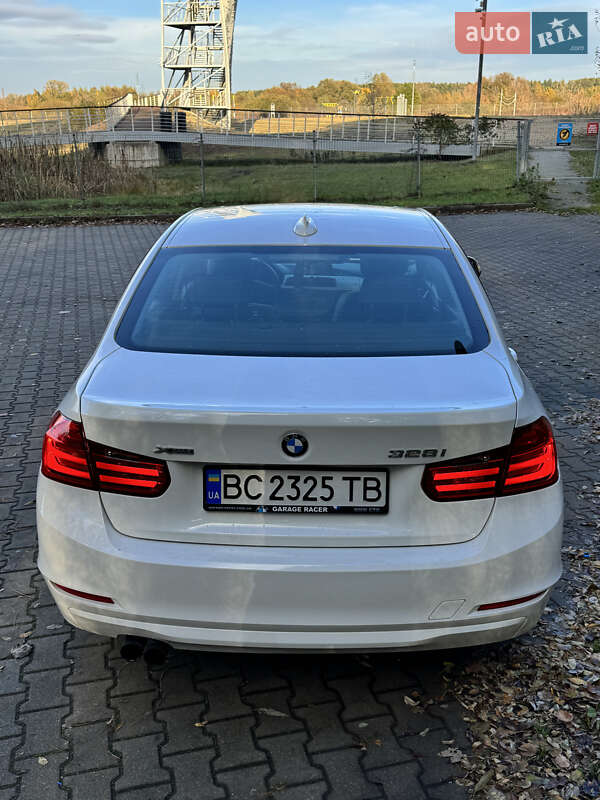 Седан BMW 3 Series 2012 в Львові