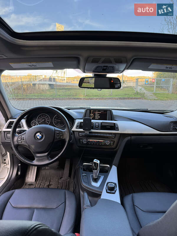 Седан BMW 3 Series 2012 в Львові
