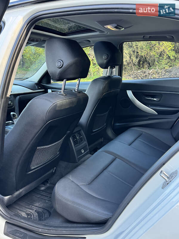 Седан BMW 3 Series 2012 в Львові