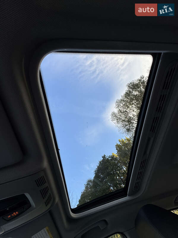 Седан BMW 3 Series 2012 в Львові