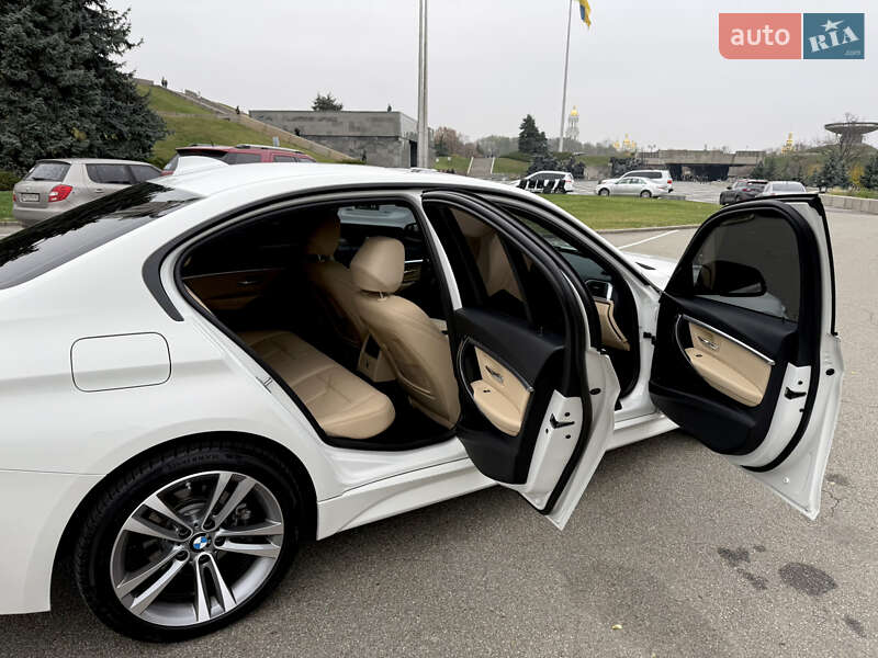 Седан BMW 3 Series 2018 в Киеве