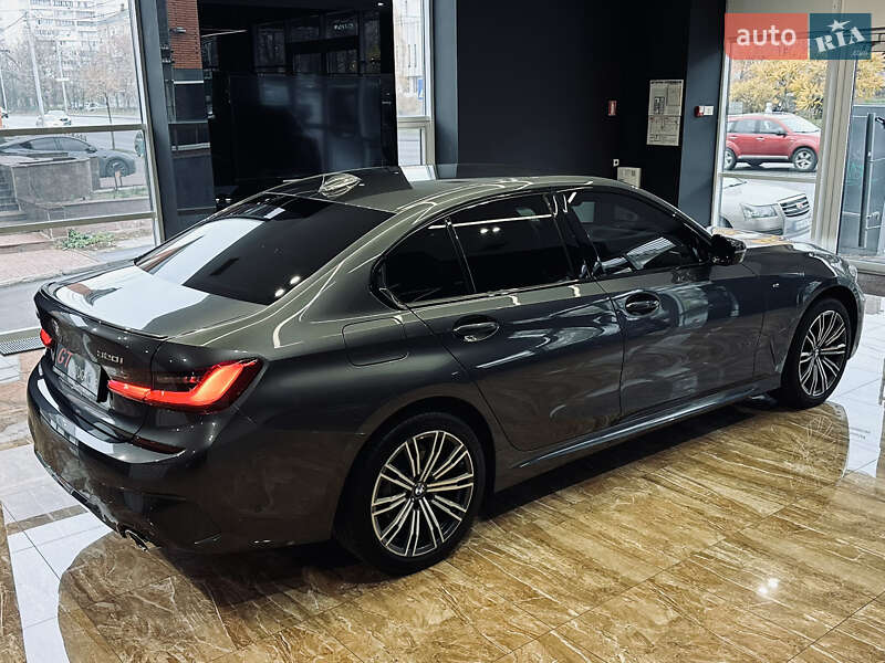 Седан BMW 3 Series 2019 в Киеве