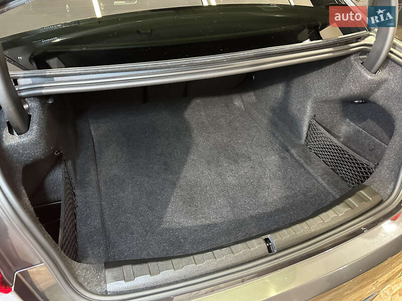 Седан BMW 3 Series 2019 в Киеве