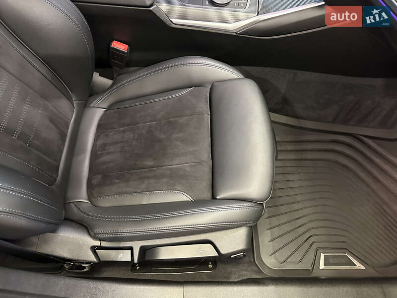 Седан BMW 3 Series 2019 в Киеве