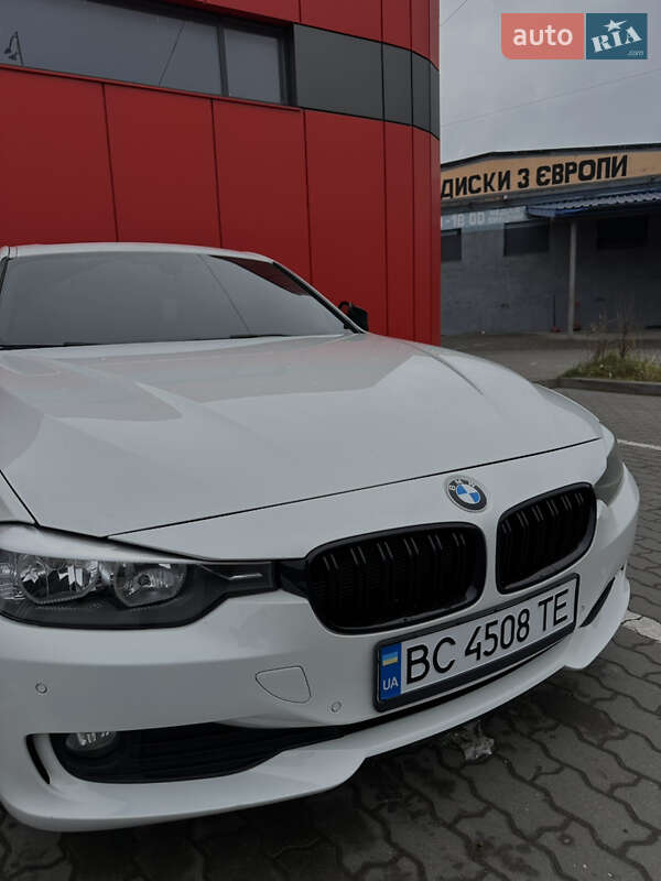 Седан BMW 3 Series 2013 в Львові
