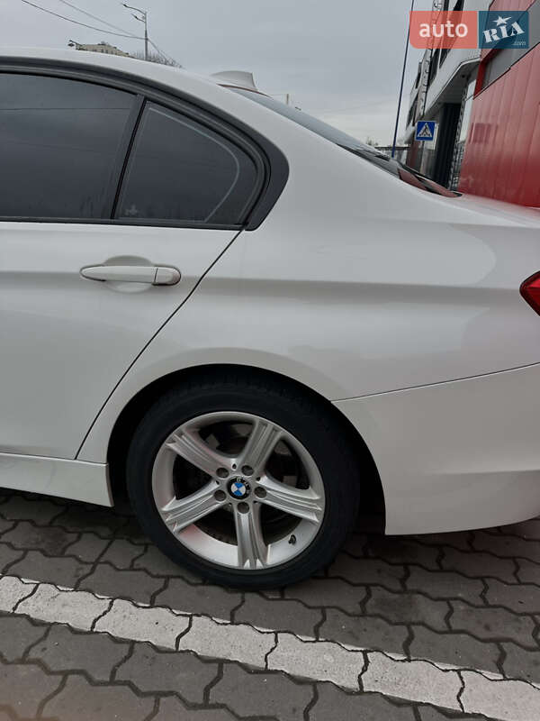 Седан BMW 3 Series 2013 в Львові