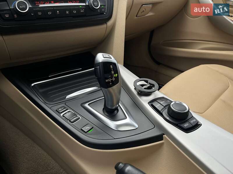 Седан BMW 3 Series 2015 в Киеве