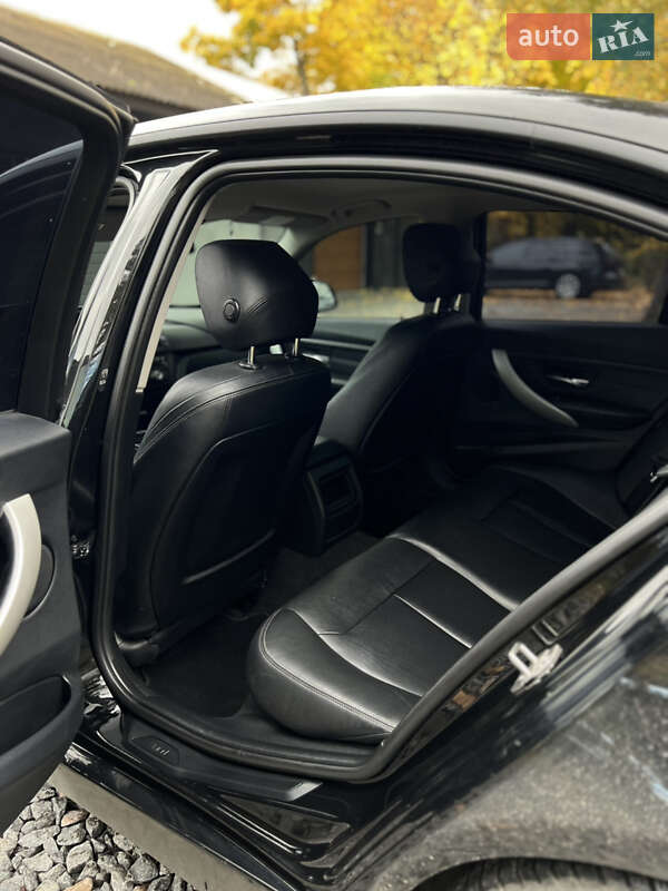 Седан BMW 3 Series 2012 в Сарнах