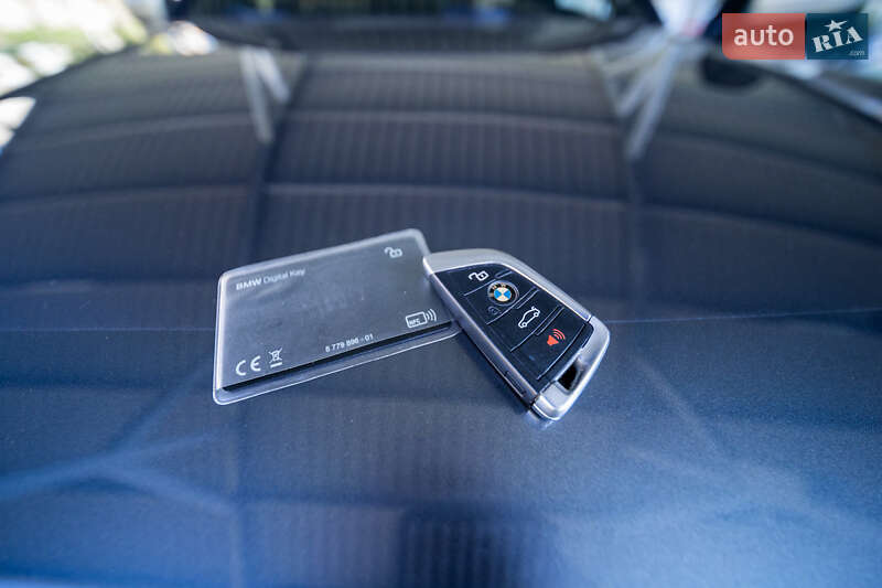 Седан BMW 3 Series 2019 в Львове