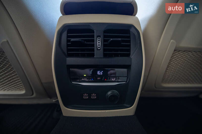 Седан BMW 3 Series 2019 в Львове