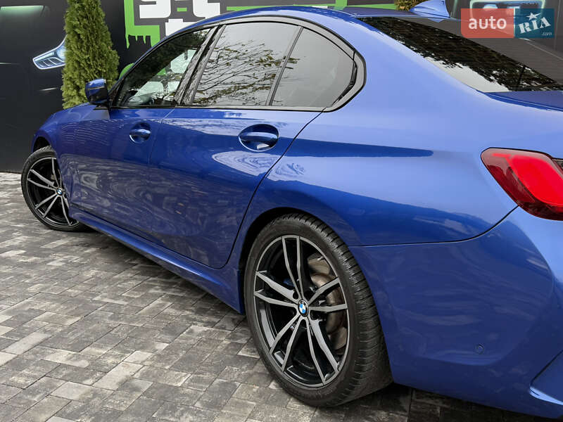 Седан BMW 3 Series 2018 в Киеве